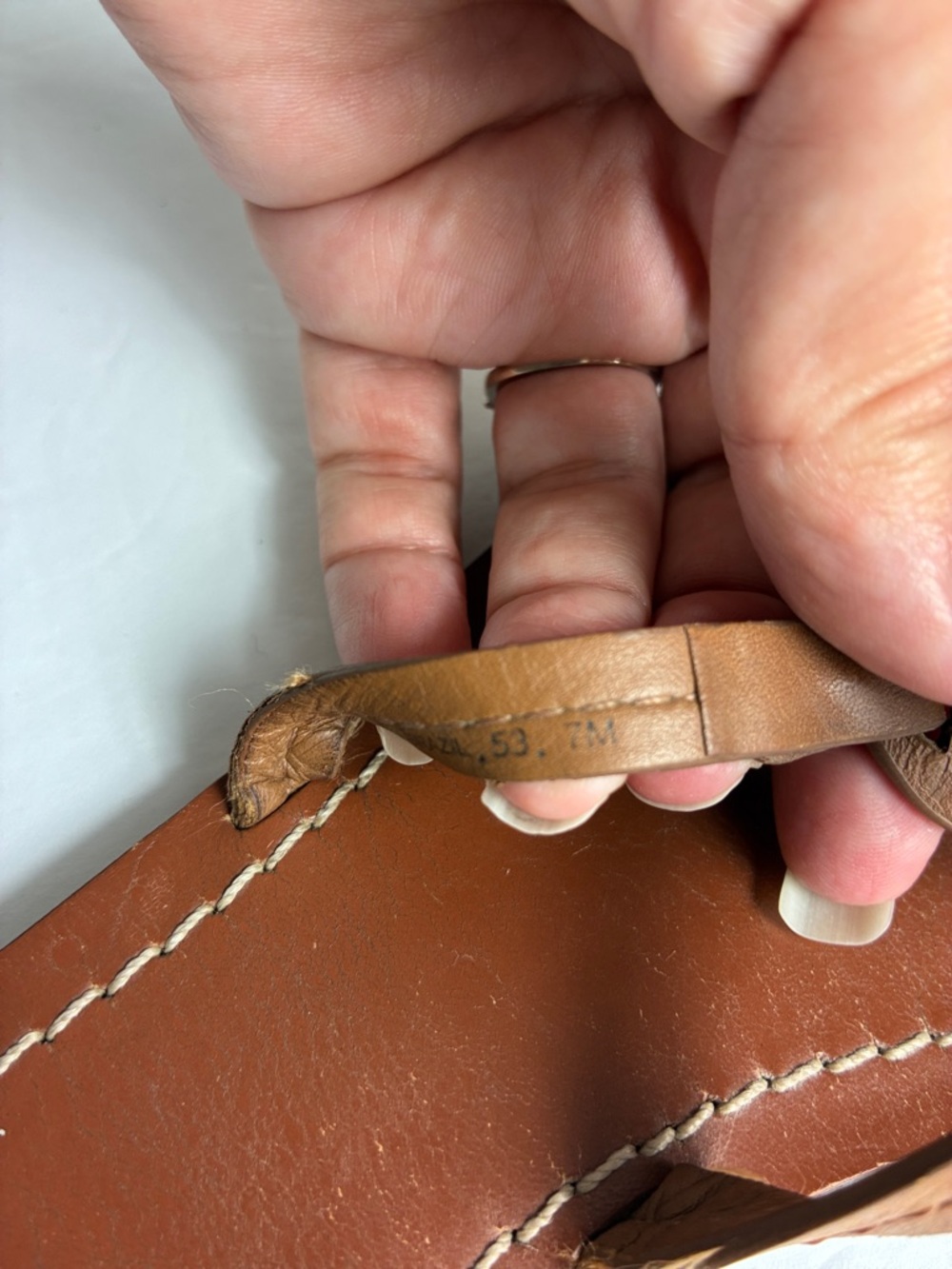 Tory Burch Flat Thong Sandals Leather Circle-Logo Chestnut Sz 7 - Picture 9 of 9